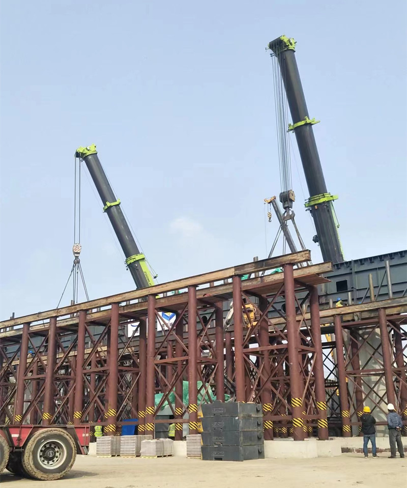 青岛650吨吊车出租/租赁——钢结构吊装。